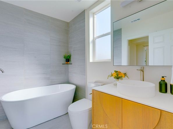 712 1/2 N Chestnut Avenue, Los Angeles CA 90042