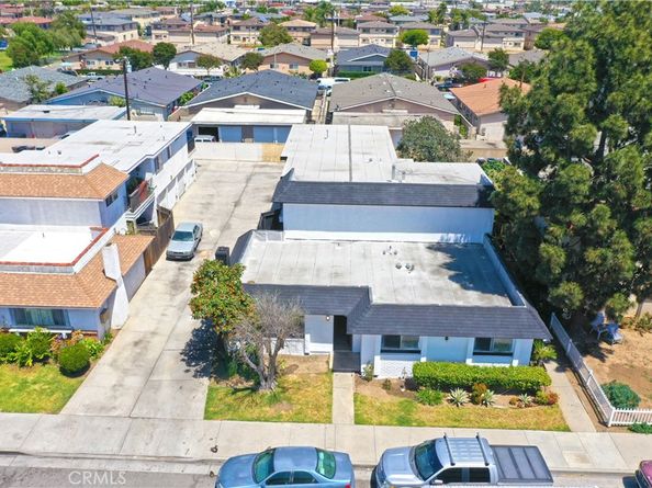 17412 Dairyview Circle D, Huntington Beach CA 92647