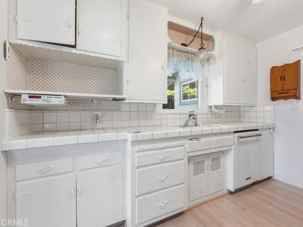 22050 Independencia Street, Woodland Hills CA 91364