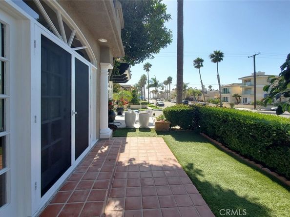 304 18th, Huntington Beach CA 92648