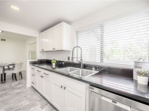 46 Echo Run 16, Irvine CA 92614