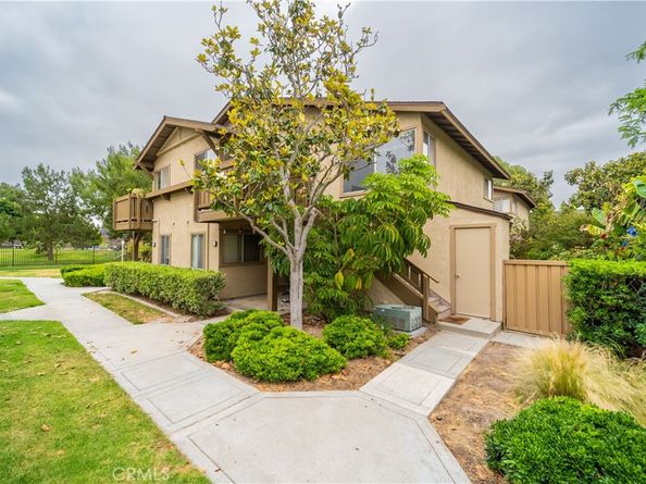 46 Echo Run 16, Irvine CA 92614