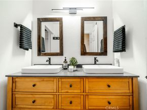 46 Echo Run 16, Irvine CA 92614