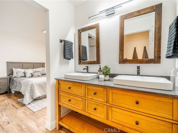 46 Echo Run 16, Irvine CA 92614