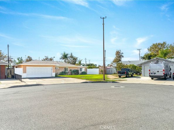 3318 W Borchard, Santa Ana CA 92704