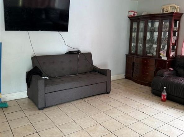 1722 W Pine, Santa Ana CA 92703