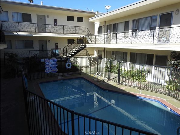 409 S Manhattan, Los Angeles CA 90020