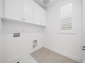 118 Glydon, Irvine CA 92618