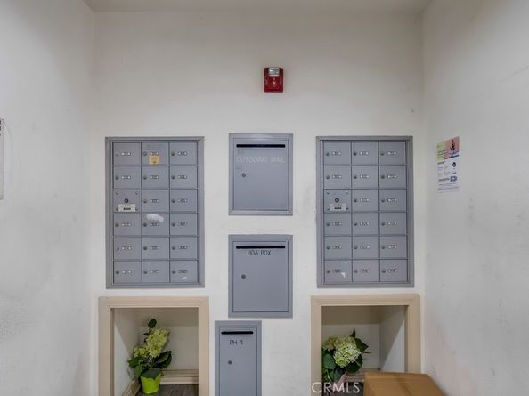 700 S Ardmore Avenue 204, Los Angeles CA 90005