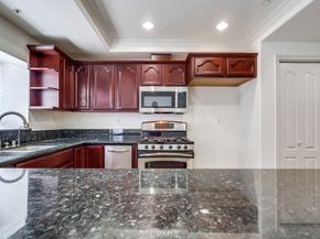 700 S Ardmore Avenue 204, Los Angeles CA 90005