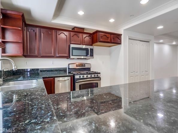 700 S Ardmore Avenue 204, Los Angeles CA 90005