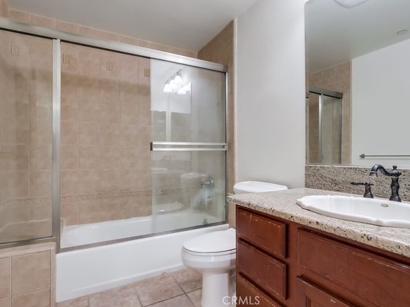 700 S Ardmore Avenue 204, Los Angeles CA 90005