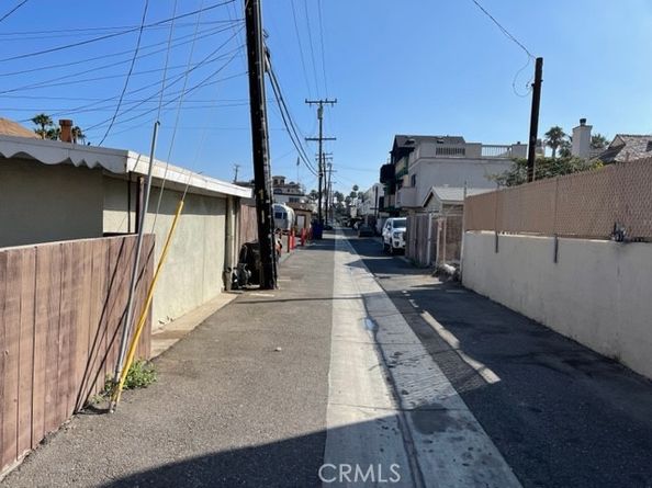 214 Walnut Avenue, Huntington Beach CA 92648