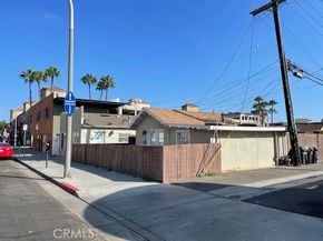 214 Walnut Avenue, Huntington Beach CA 92648