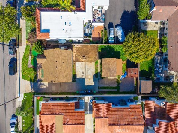 1586 Orange, Costa Mesa CA 92627