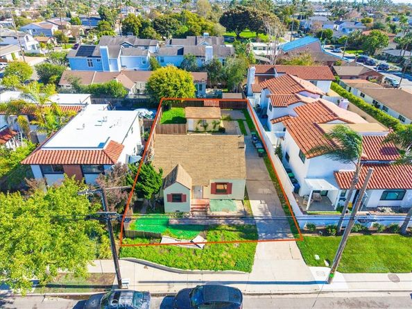 1586 Orange, Costa Mesa CA 92627
