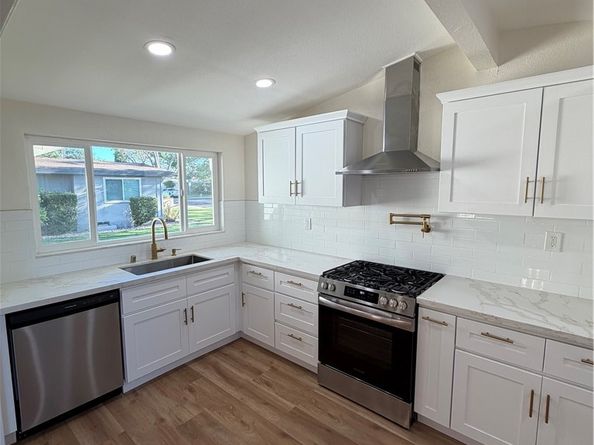 2432 Larchmont, Santa Ana CA 92706