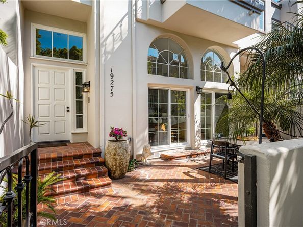 19275 Meadowood Circle, Huntington Beach CA 92648