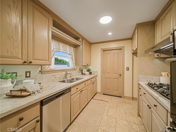 1025 Marvista Avenue, Seal Beach CA 90740