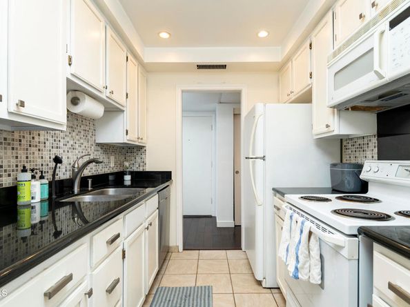 355 S Madison Avenue 212, Pasadena CA 91101