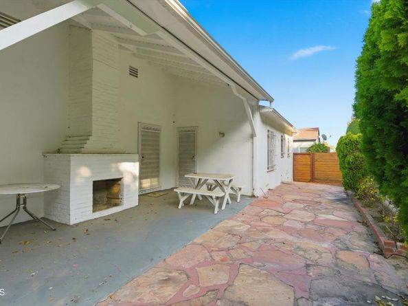 3860 FAIRWAY Boulevard, Los Angeles CA 90043