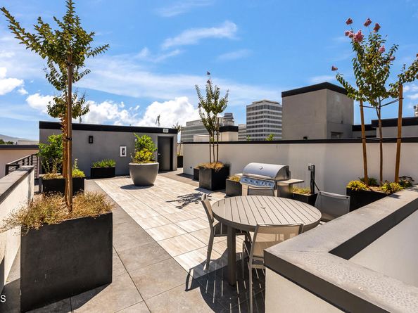 150 S Oak Knoll Avenue 205, Pasadena CA 91101