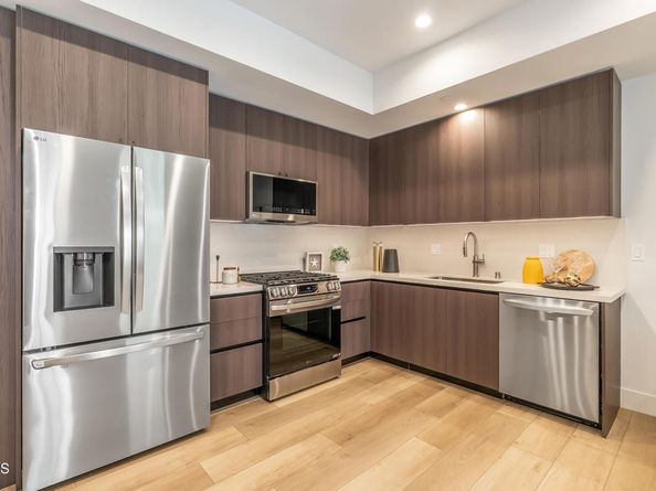 150 S Oak Knoll Avenue 205, Pasadena CA 91101