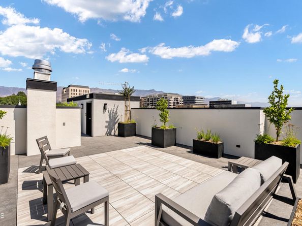 150 S Oak Knoll Avenue 205, Pasadena CA 91101