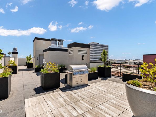 150 S Oak Knoll Avenue 205, Pasadena CA 91101