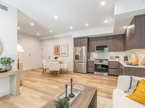 150 S Oak Knoll Avenue 205, Pasadena CA 91101