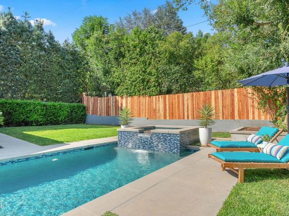 1345 Lomay Place, Pasadena CA 91103