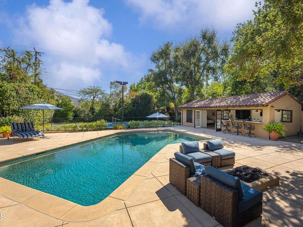 2092 Midlothian Drive, Altadena CA 91001