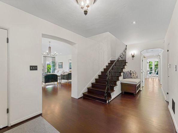 2092 Midlothian Drive, Altadena CA 91001