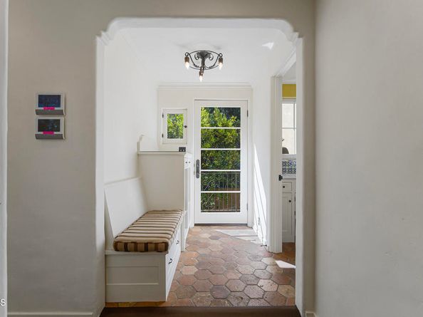 2092 Midlothian Drive, Altadena CA 91001