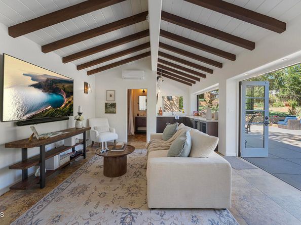2092 Midlothian Drive, Altadena CA 91001