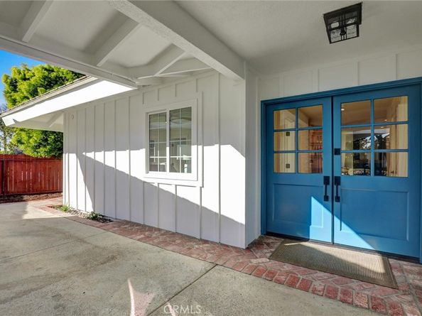 2046 Calvert, Costa Mesa CA 92626