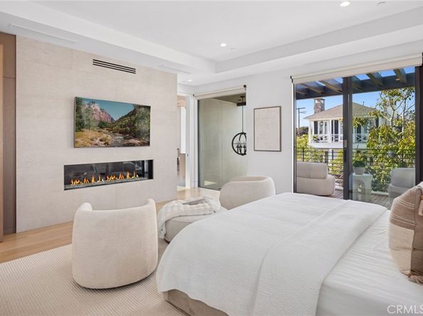 304 Poppy Ave, Corona Del Mar CA 92625