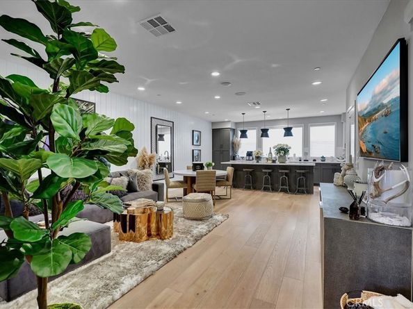330 Ford Road, Costa Mesa CA 92627