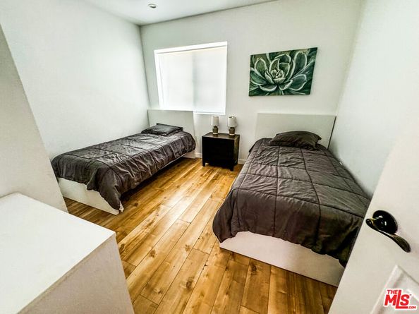 831 N Heliotrope Drive, Los Angeles CA 90029