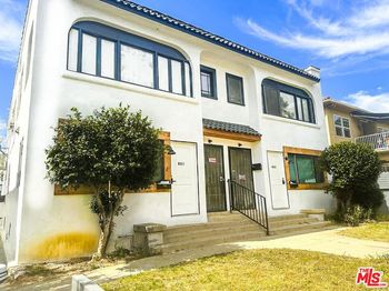 831 N Heliotrope Drive