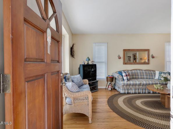 1936 N Rose Street, Burbank CA 91505