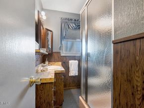 7639 Whitsett Avenue, North Hollywood CA 91605