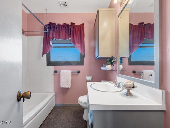 7639 Whitsett Avenue, North Hollywood CA 91605