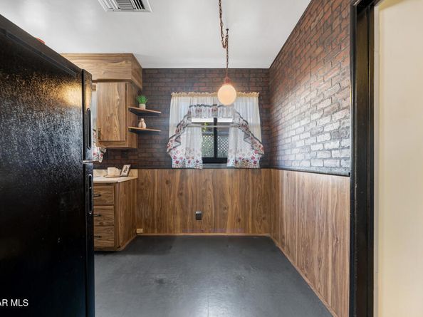 7639 Whitsett Avenue, North Hollywood CA 91605