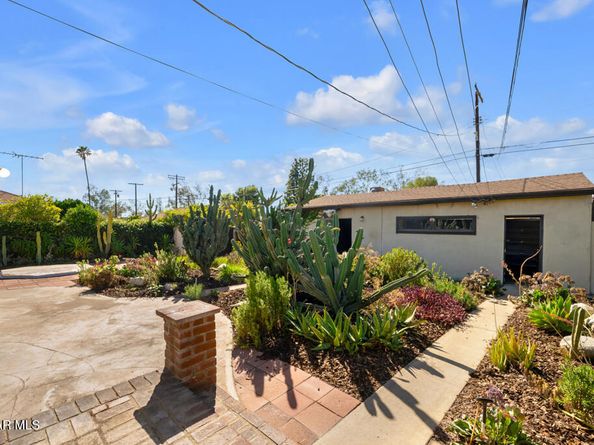 7639 Whitsett Avenue, North Hollywood CA 91605