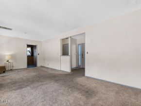 7639 Whitsett Avenue, North Hollywood CA 91605