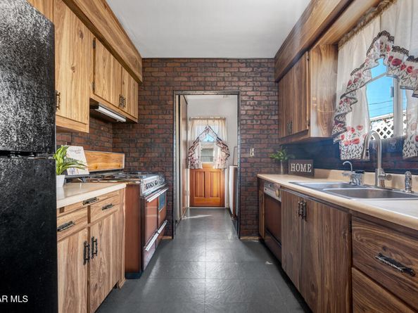7639 Whitsett Avenue, North Hollywood CA 91605