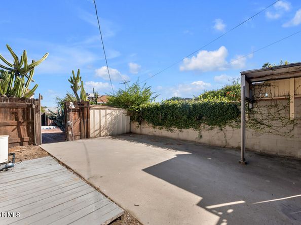 7639 Whitsett Avenue, North Hollywood CA 91605