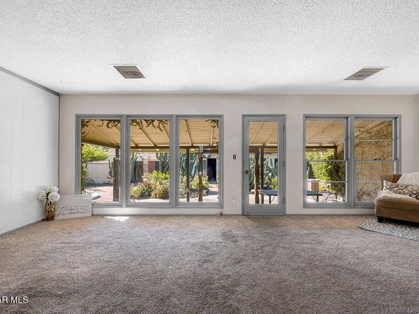 7639 Whitsett Avenue, North Hollywood CA 91605