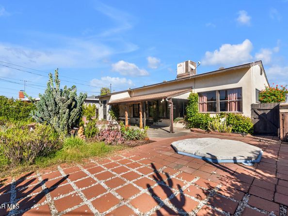 7639 Whitsett Avenue, North Hollywood CA 91605